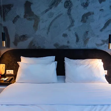 The Bubbles - Jacuzzi Hotel Tirana