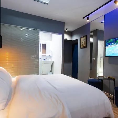 The Bubbles - Jacuzzi 3* Tirana