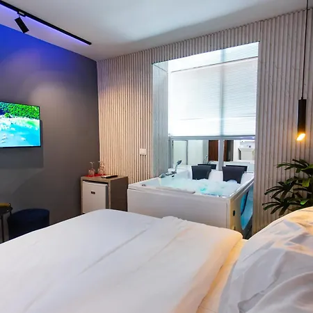 The Bubbles - Jacuzzi Tirana