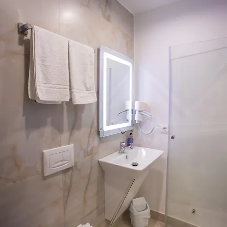 The Bubbles - Jacuzzi 地拉那