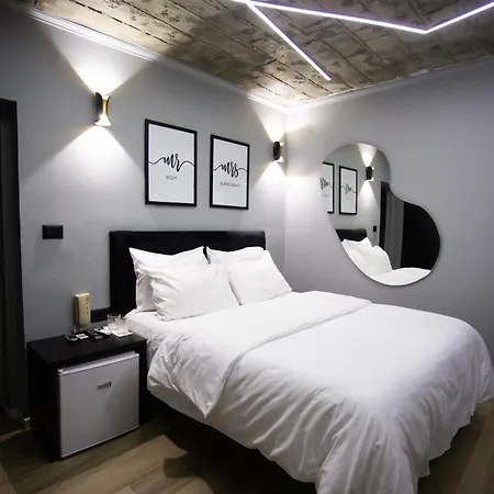 The Bubbles - Jacuzzi 酒店 地拉那