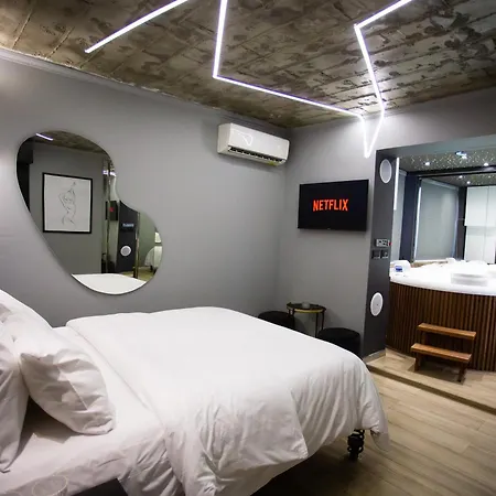 The Bubbles - Jacuzzi 地拉那