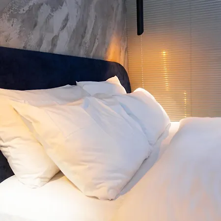 Hotel The Bubbles - Jacuzzi Tirana