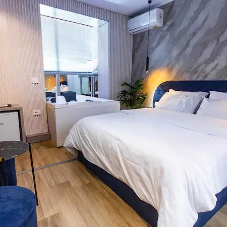 The Bubbles - Jacuzzi 3* Tirana