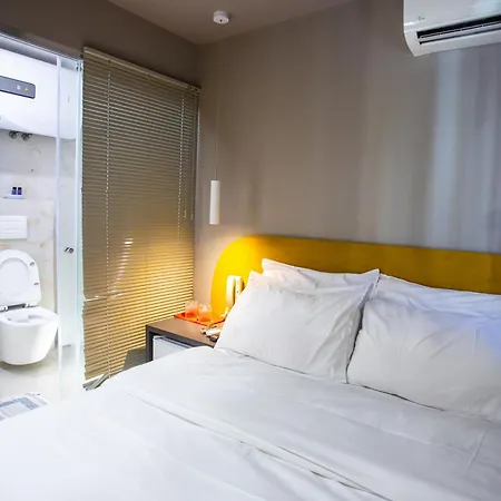 The Bubbles - Jacuzzi 3* Tirana