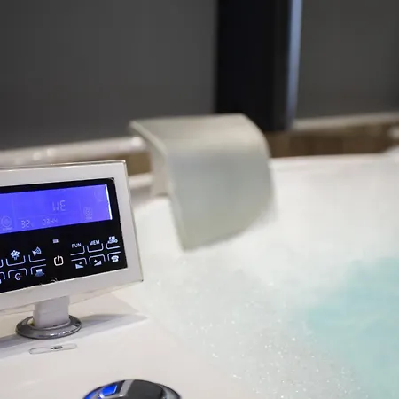 The Bubbles - Jacuzzi Hotel 3*
