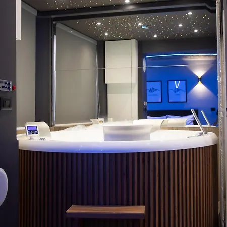 The Bubbles - Jacuzzi 3* Tirana