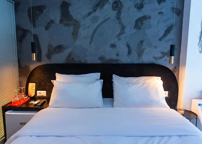 The Bubbles - Jacuzzi Hotel Tirana