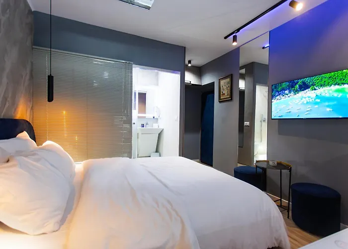 The Bubbles - Jacuzzi 3* Tirana