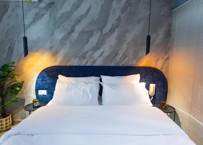 The Bubbles - Jacuzzi 3* Tirana