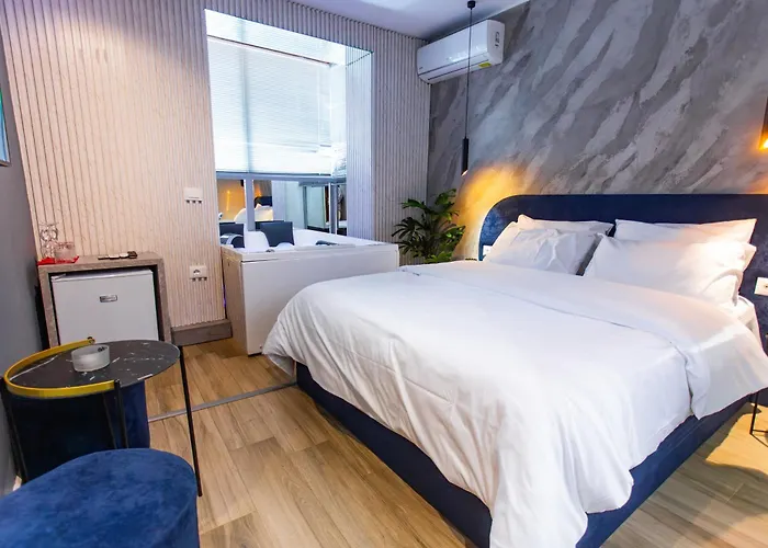 The Bubbles - Jacuzzi 3* Tirana