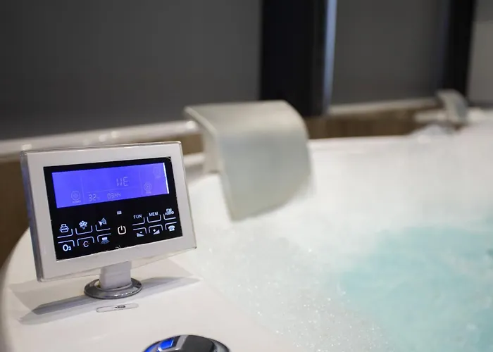 The Bubbles - Jacuzzi Hotel 3*