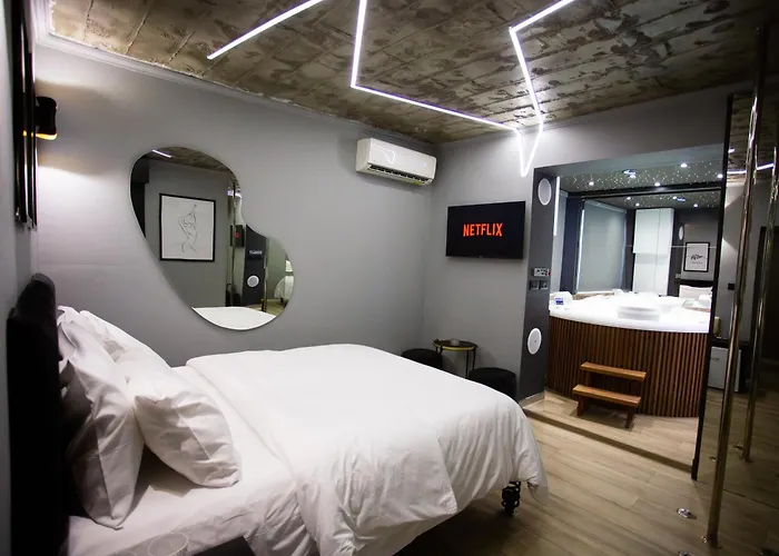 The Bubbles - Jacuzzi Tirana